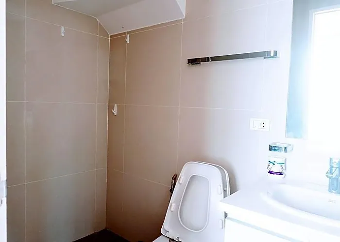 Lovely 2-bedroom Loft With Panoramic Skyline View 4*