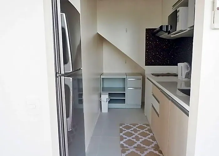 Lovely 2-bedroom Loft With Panoramic Skyline View 4*